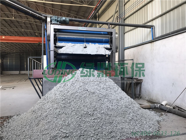 廣東佛山鋁業(yè)鋁材廠帶式壓濾機(jī)處理現(xiàn)場